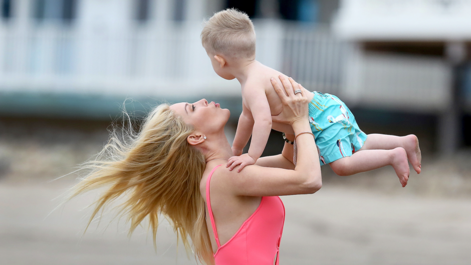 Heidi Montag Shows Off Killer Body During Family Beach Trip: Pics