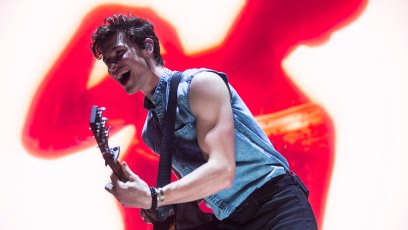 Shawn Mendes biceps lead