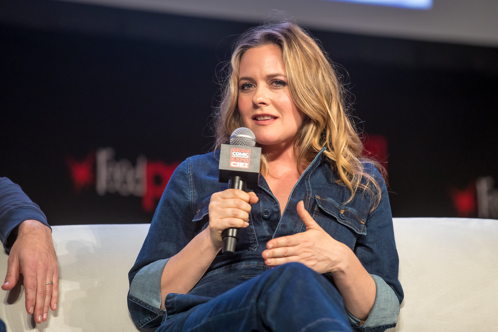 clueless-cast-reunion-c2e2-alicia-silverstone-paul-rudd