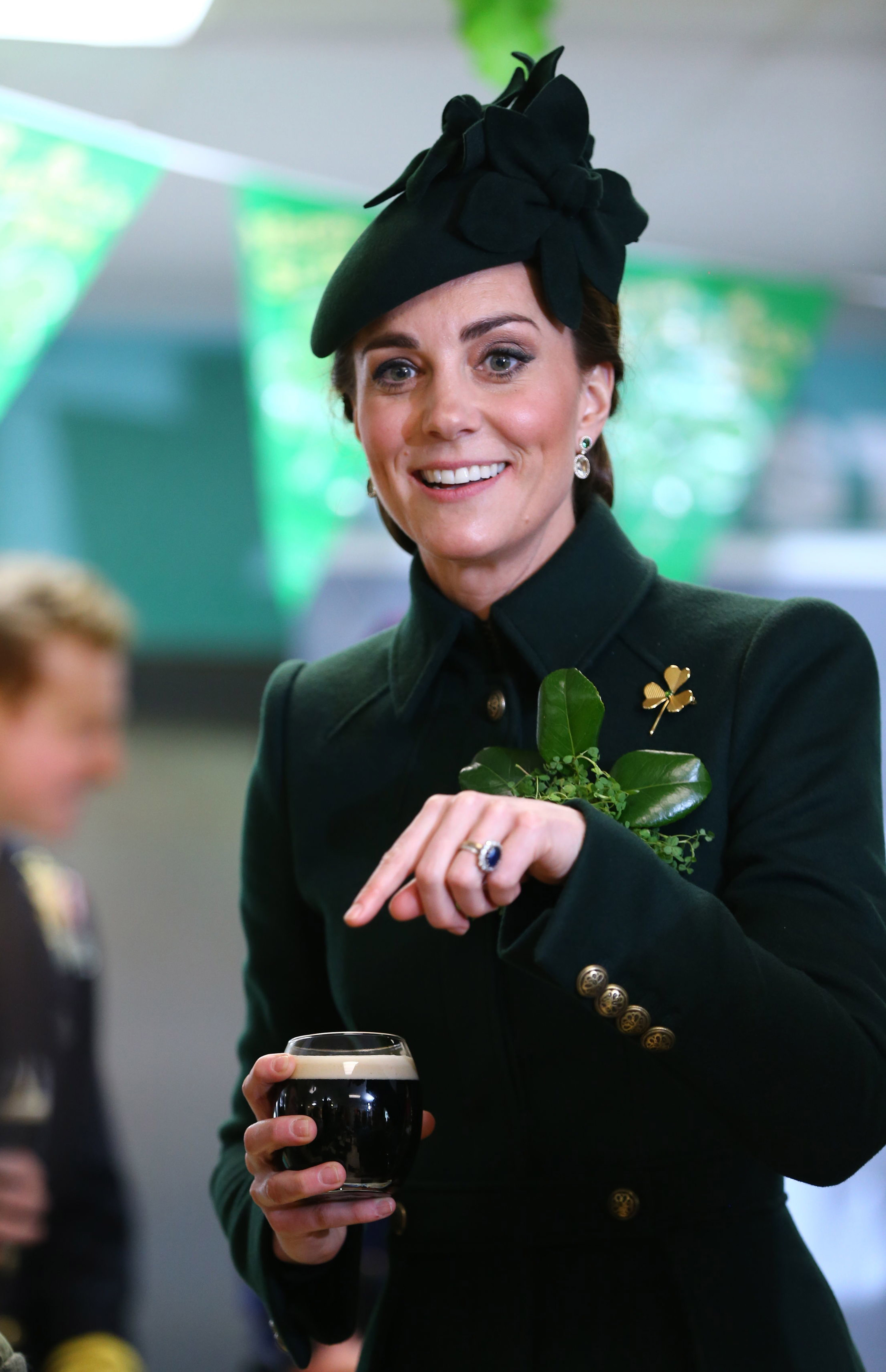 kate-middleton-drinks-beer