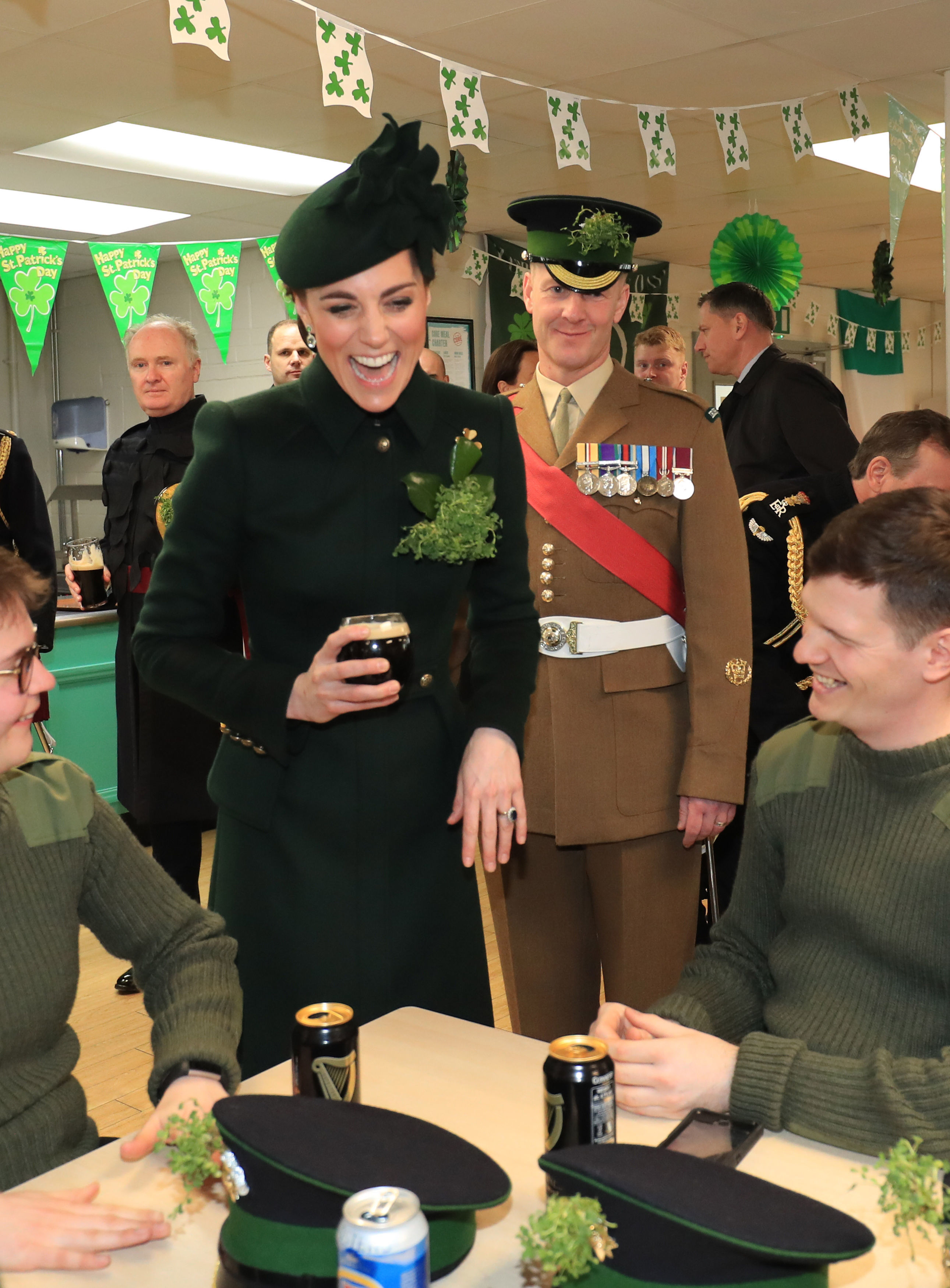kate-middleton-drinks-beer