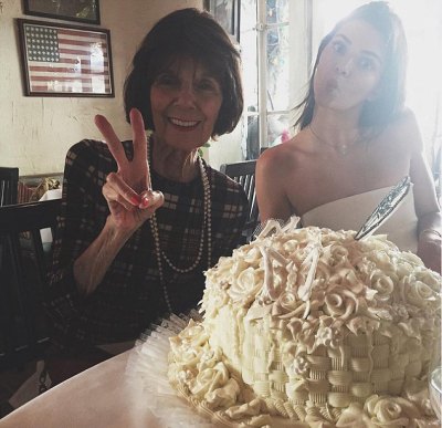 Kendall Jenner Grandma MJ cake instagram