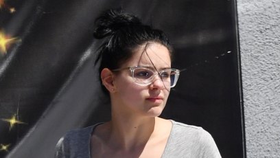 Ariel-Winter-makeup-free-skinny-jeans