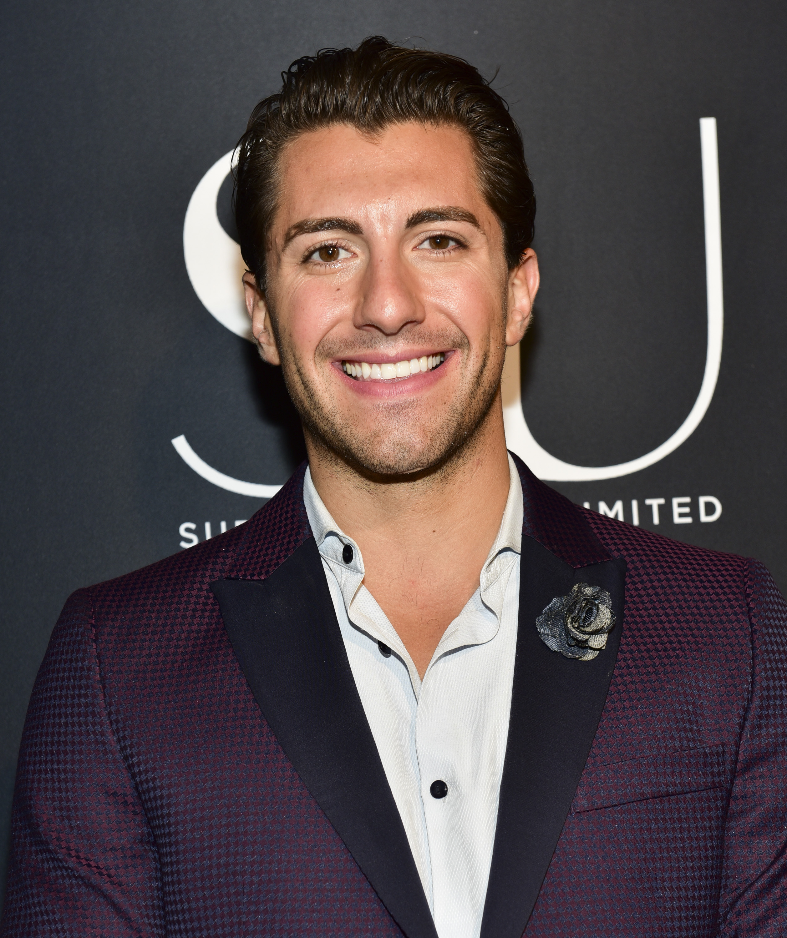 Jason Tartick hair wearing a suit