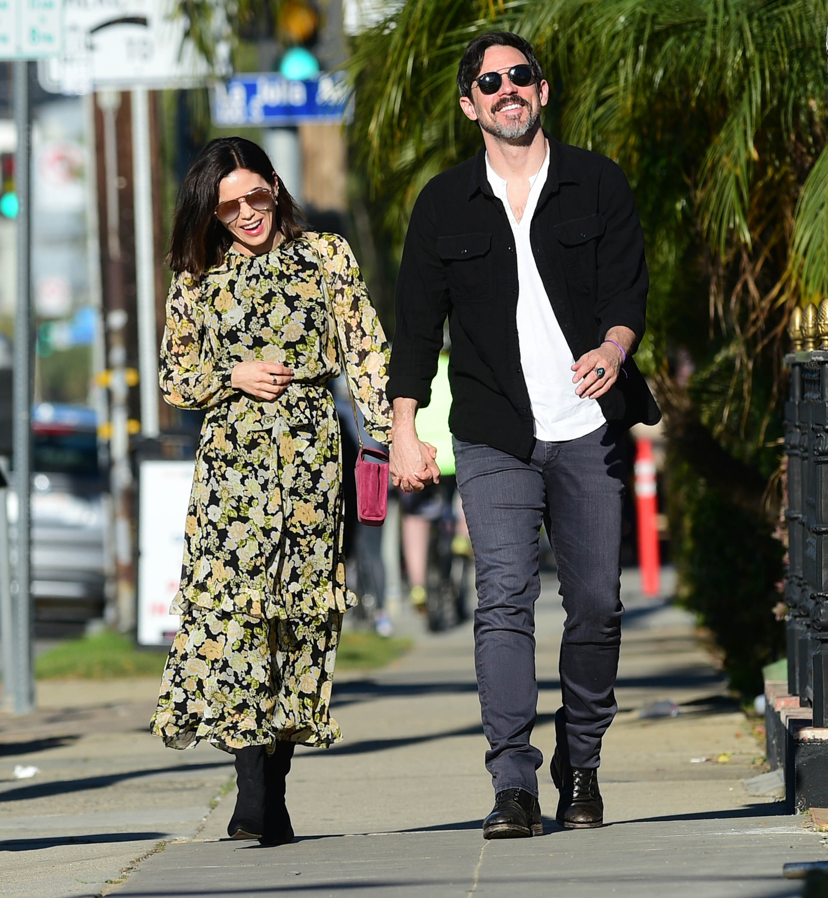 Jenna Dewan Steve Kazee holding hands