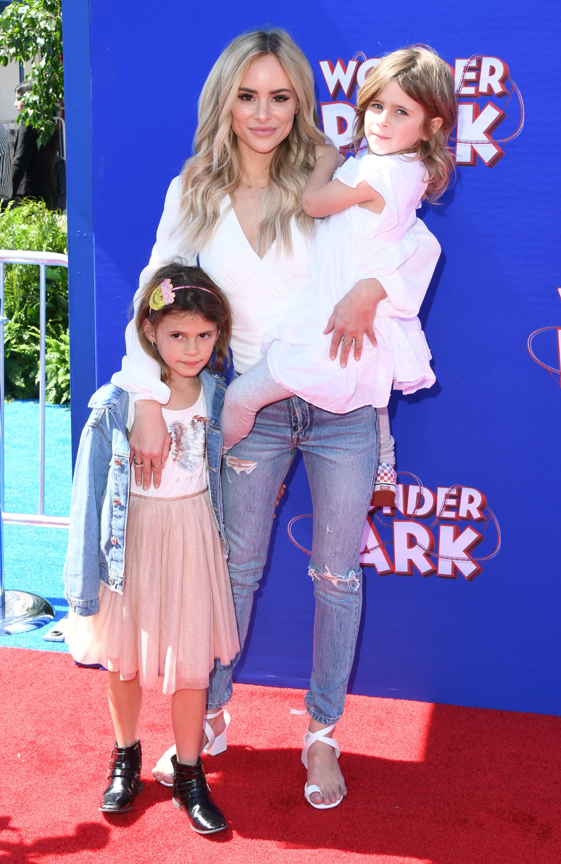 Amanda Stanton and daughters Kinsley and Charlie