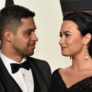 Wilmer Valderrama and Demi Lovato 2016 oscars black dress black tux red carpet