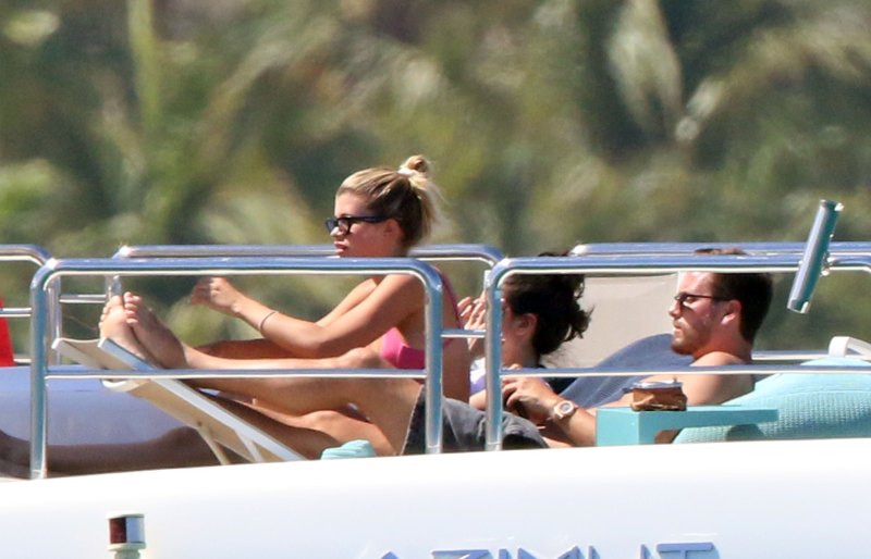 Scott Disick Sofía Richie relaxing on a yacht on vacation in Mexico