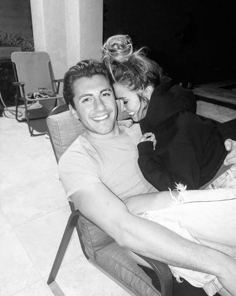 Kaitlyn Bristowe Jason Tartick cuddling