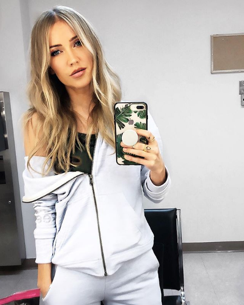 Kaitlyn Bristowe mirror selfie workout clothes