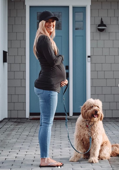 Bachelor Lauren Burnham baby bump baby luyendyk dog