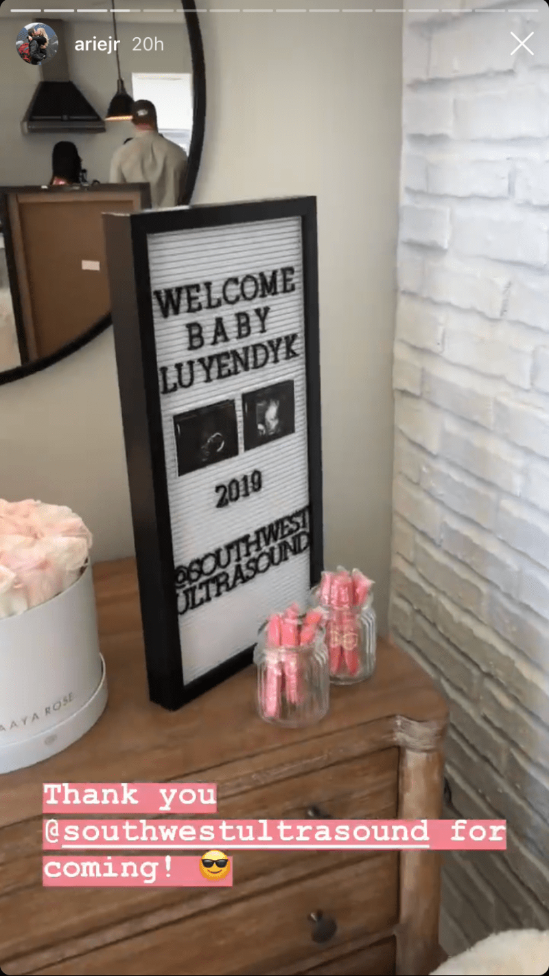 bachelor-arie-luyendyk-lauren-burnham-baby-shower