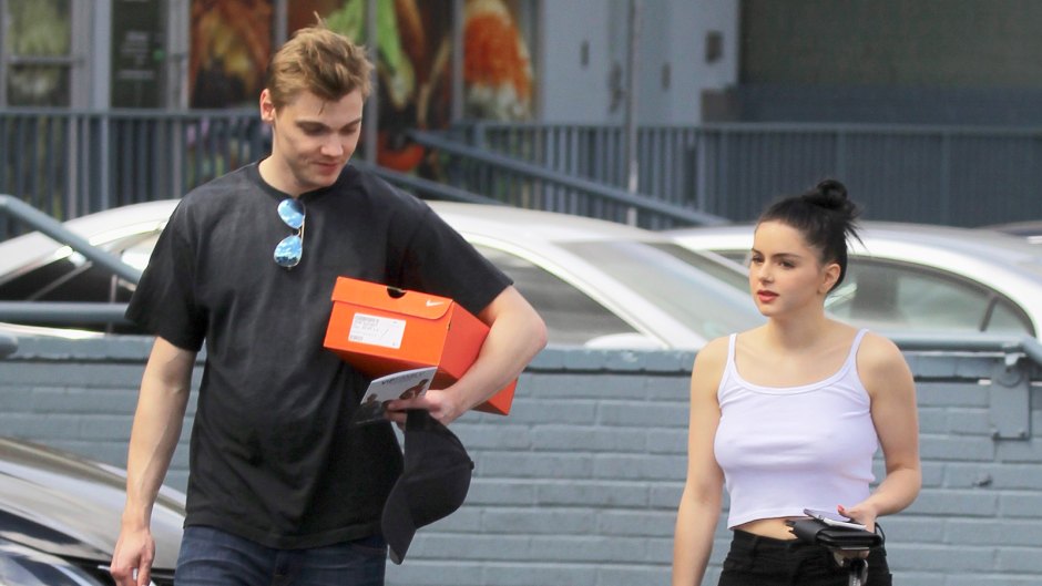 ariel winter goes braless while shopping with her bf