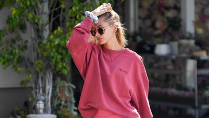 hailey-baldwin-legs-pink-workout-clothes