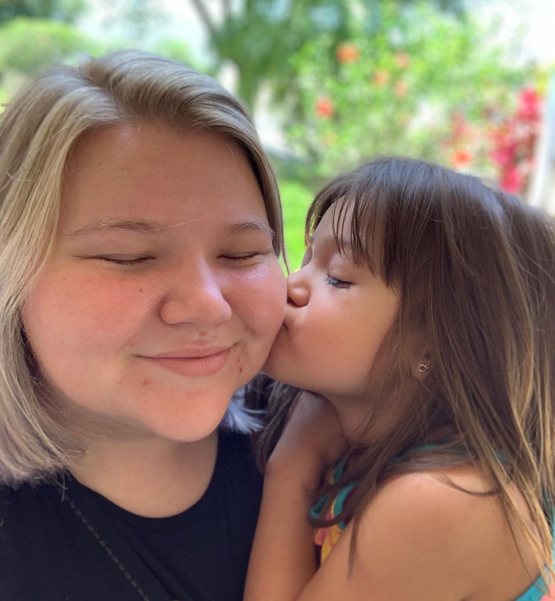 90 Day Fans Praise Nicole Makeup Free Selfie