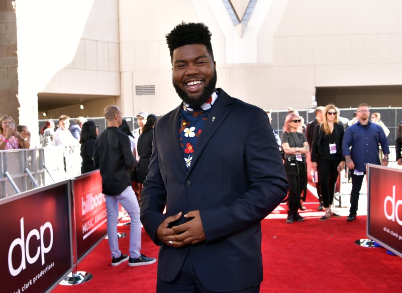 Khalid 2019 Billboard Music Awards flower shirt blue suit