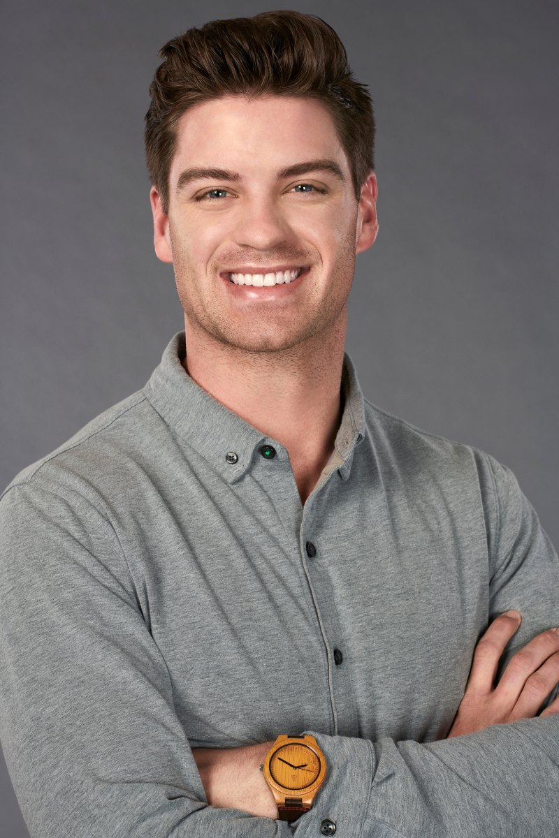 Garrett the bachelorette pilot hannah brown contestant