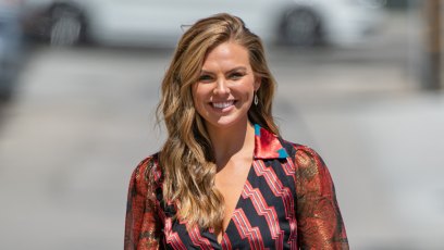 Hannah Brown crop top bachelorette spoilers engaged fiance toned tummy