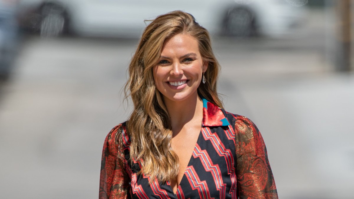 Hannah Brown crop top bachelorette spoilers engaged fiance toned tummy