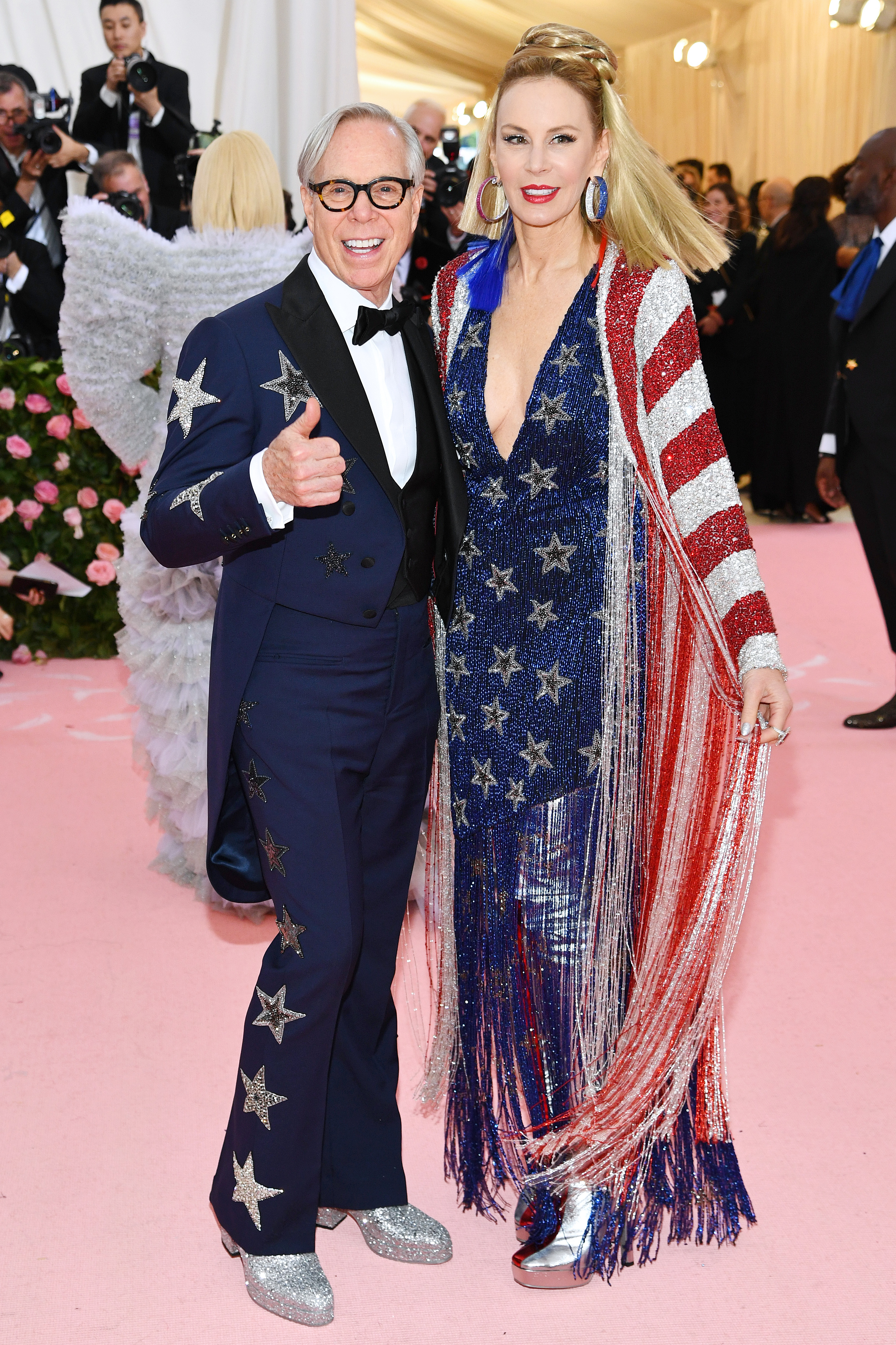 Tommy Hilfiger and Dee met gala americana outfits