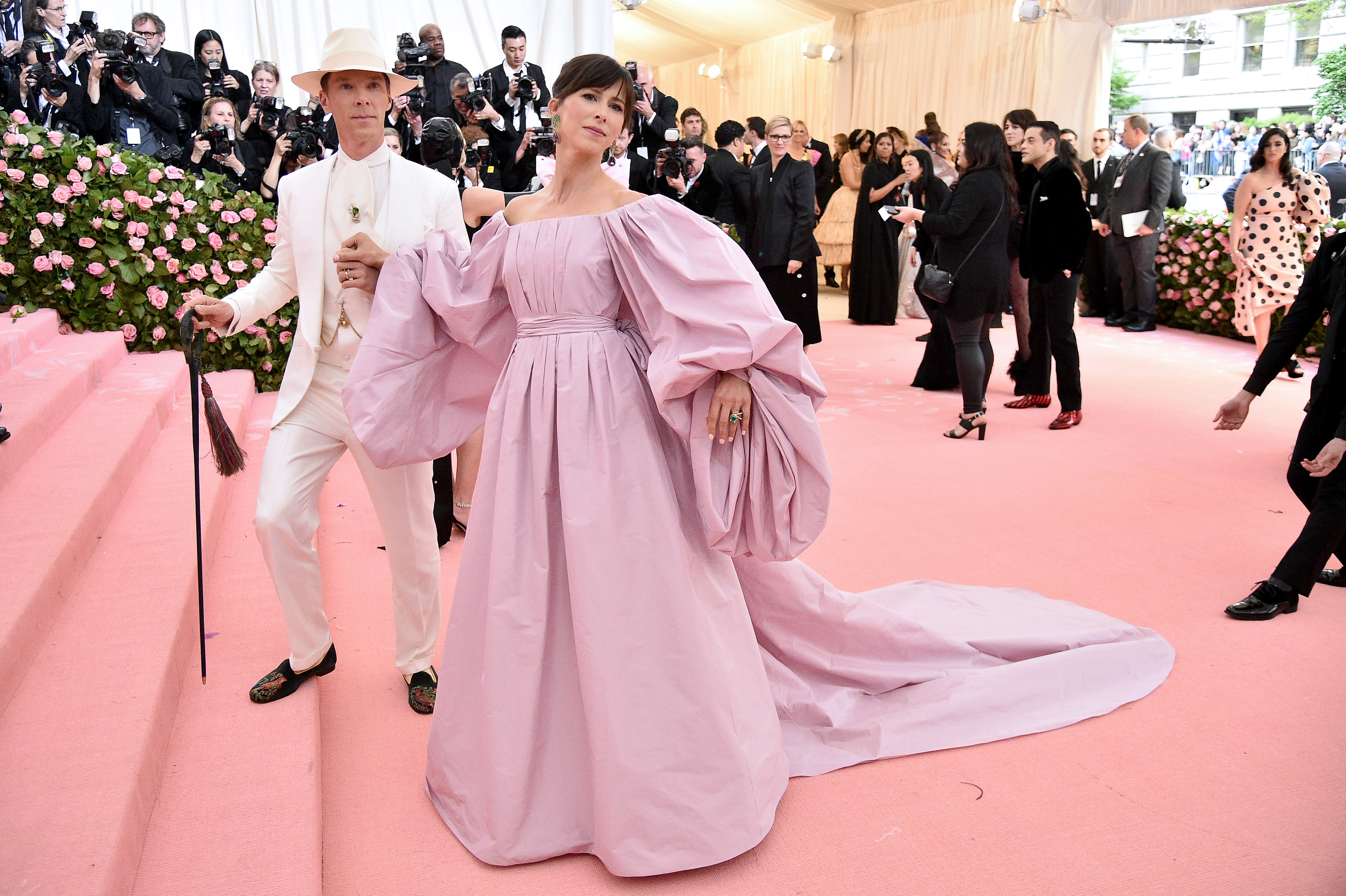 Benedict Cumberbatch and Sophie Hunter 2019 met gala white suit and top hat pink ball gown