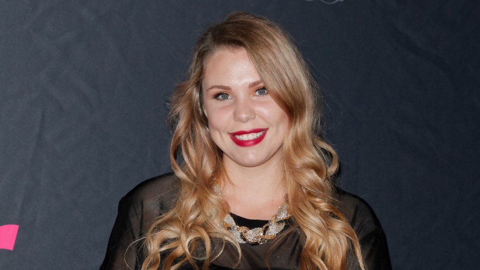 Teen mom Kailyn Lowry blonde hair curled red lipstick black top