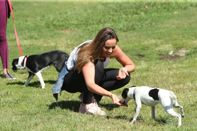 Caroline Lunny ABC's "The Bachelor" - Season 22 arie luyendyk dog park date