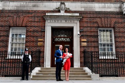 Kate middleton Prince William lindo wing st marys hospital royal birth