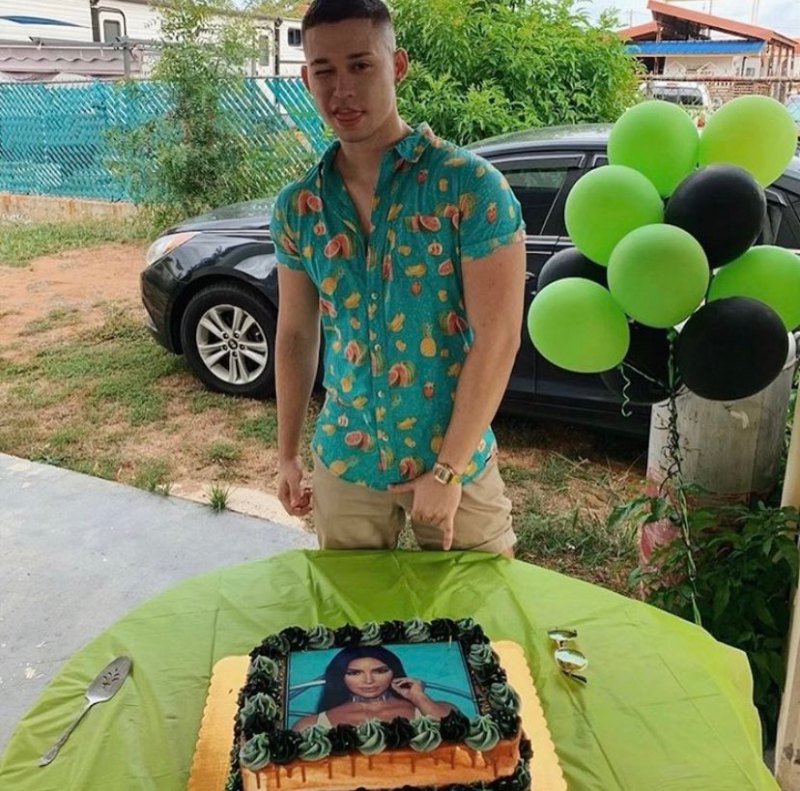 Kardashian cake luisjosé Twitter