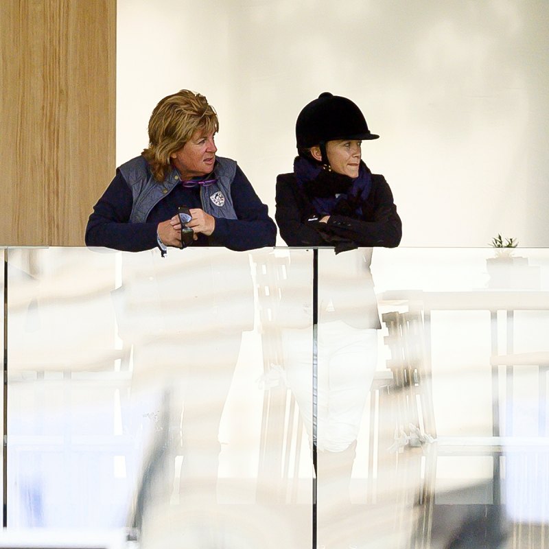 Mary Kate Olsen Rides Horse