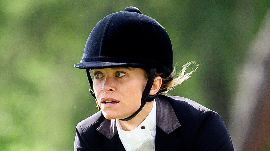 Mary Kate Olsen Rides Horse