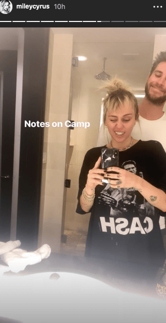 Miley Cyrus Liam Hemsworth met gala selfie notes on camp