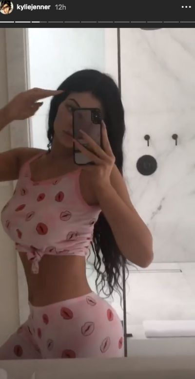 Kylie Jenner pink lip pajamas instagram story body flat stomach small waist