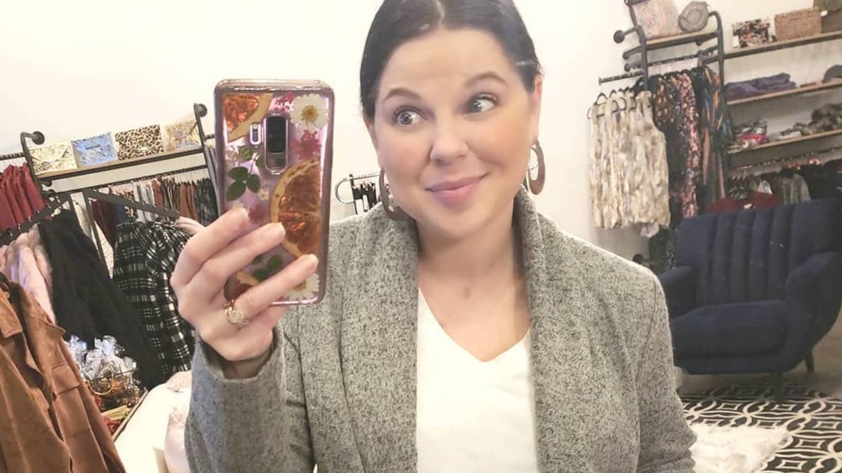 Amy Duggar pregnant maternity pants counting on duggars