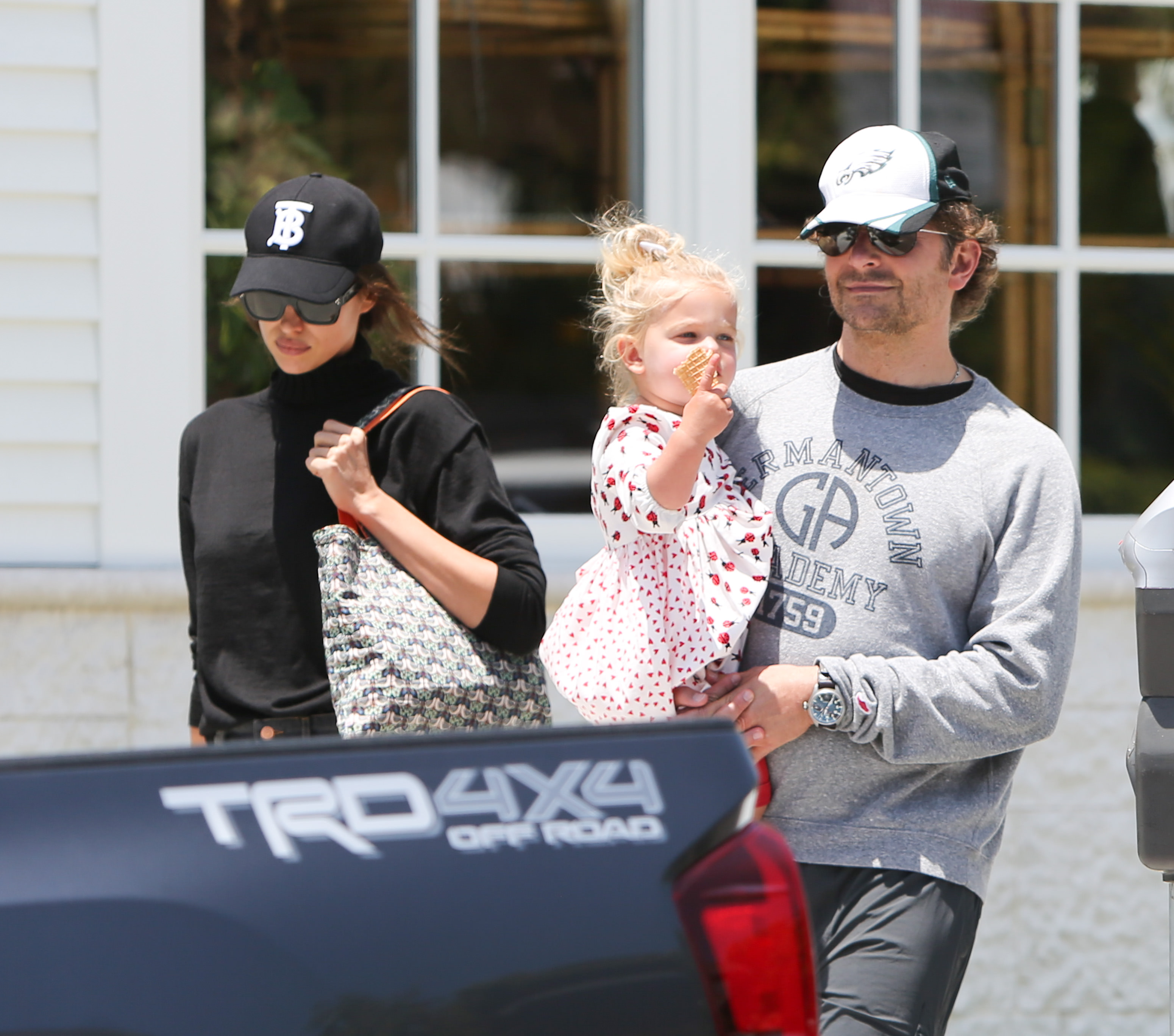 bradley-cooper-irina-shayk-lea