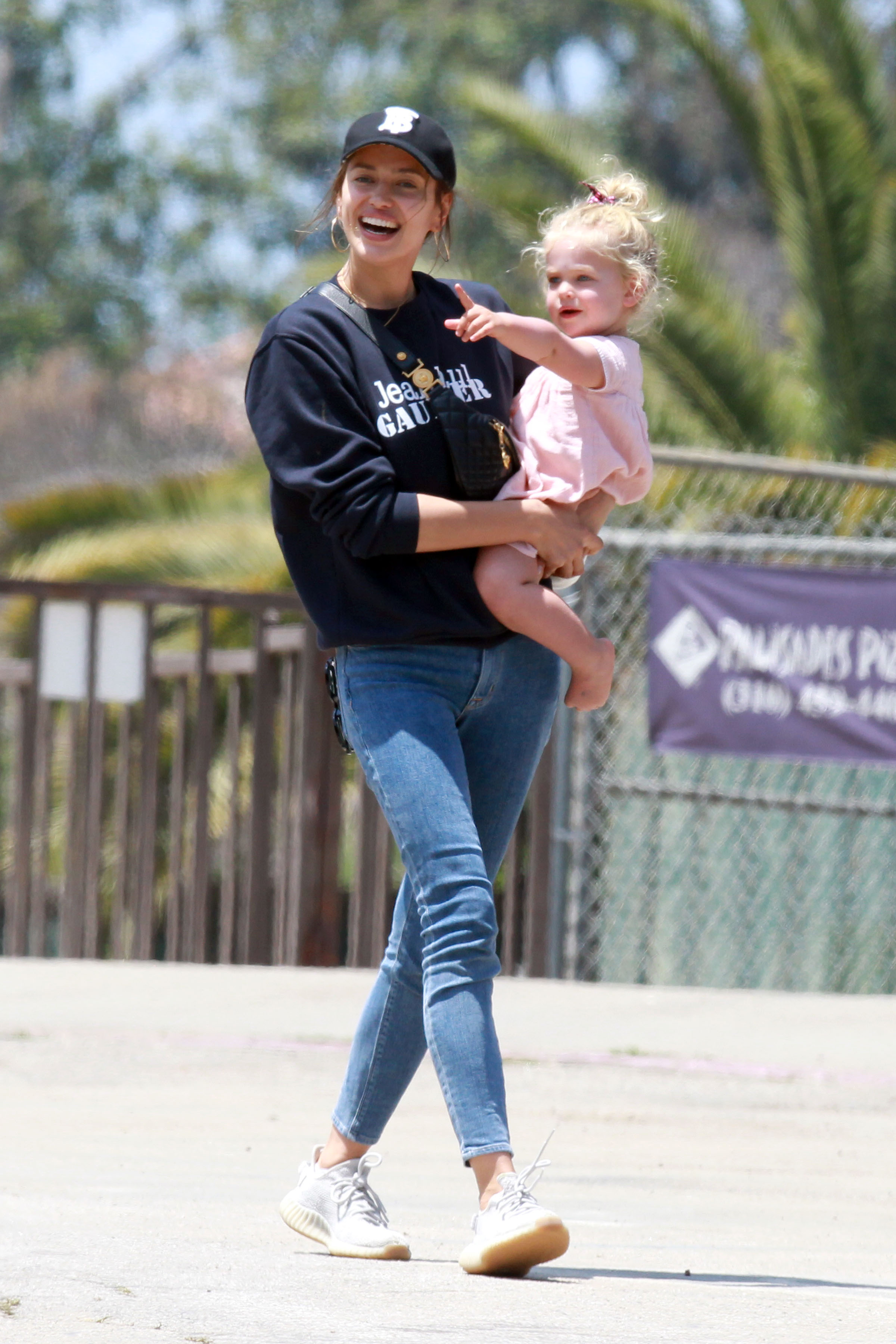 irina-shayk-daughter-lea-los-angeles