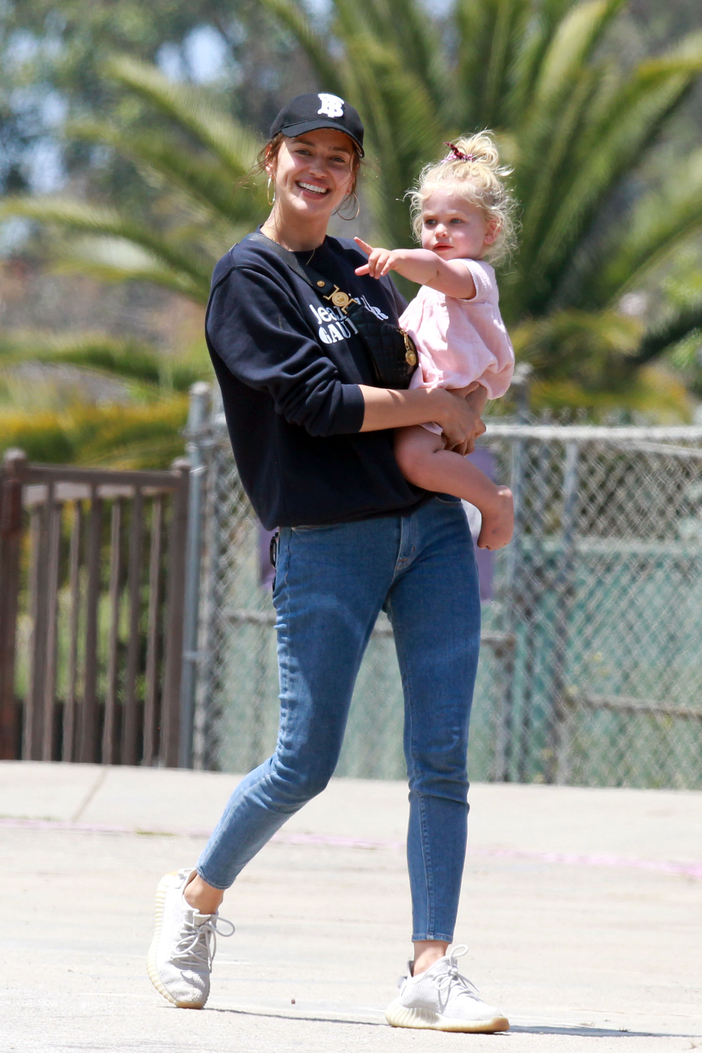 irina-shayk-daughter-lea-los-angeles
