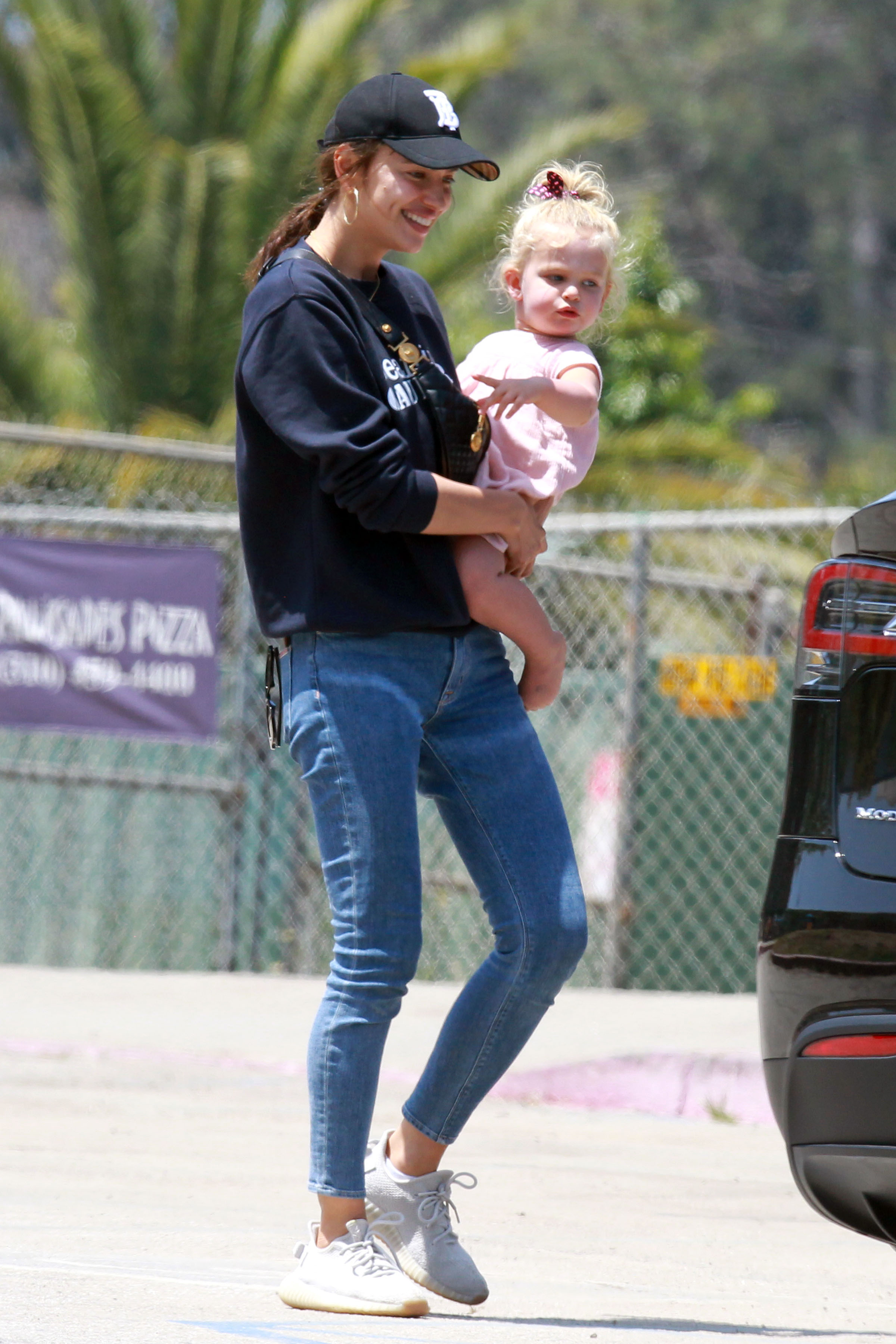 irina-shayk-daughter-lea-los-angeles