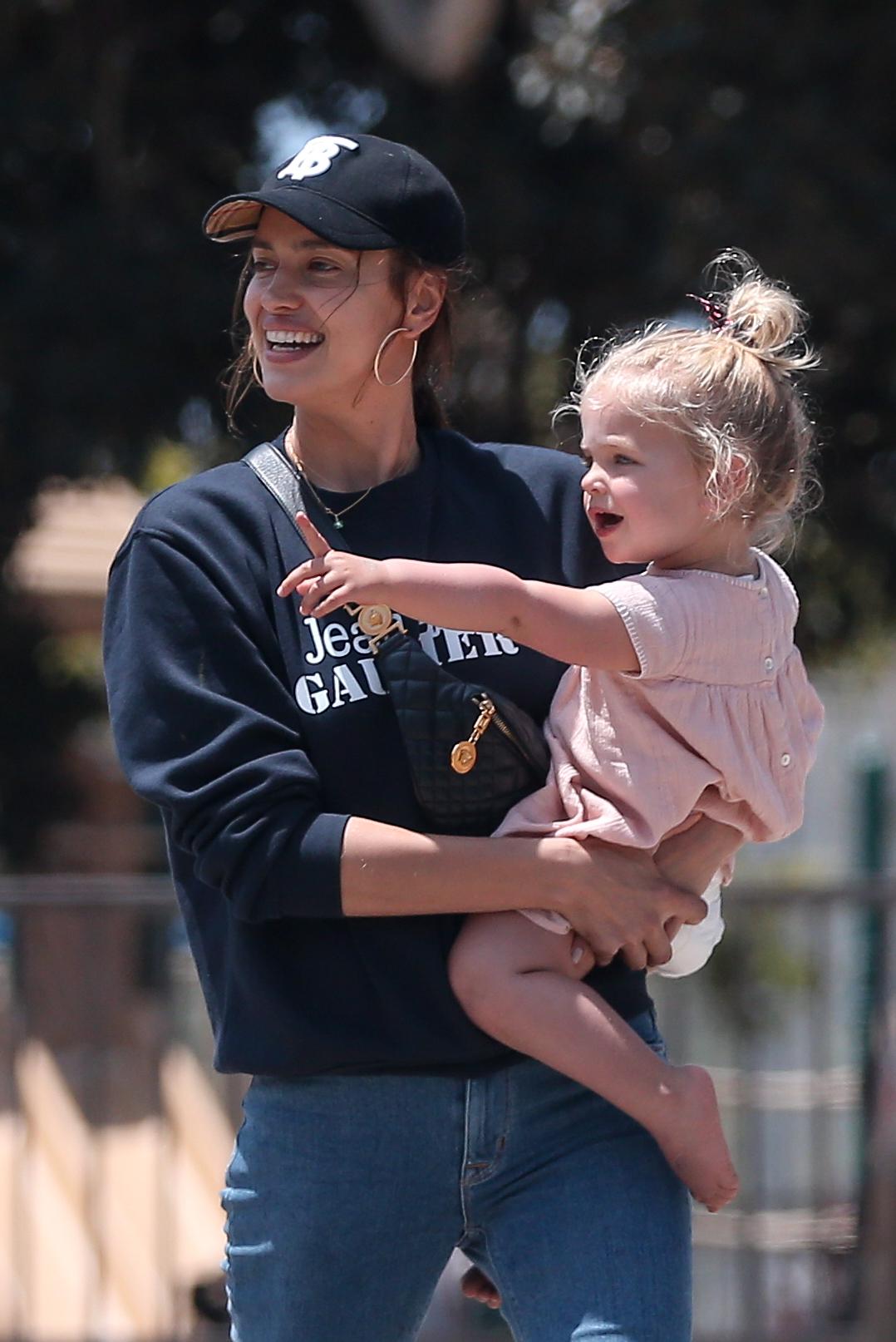 irina-shayk-daughter-lea-los-angeles