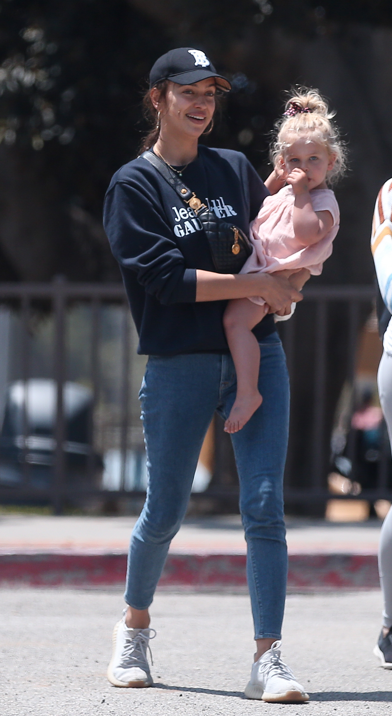 irina-shayk-daughter-lea-los-angeles
