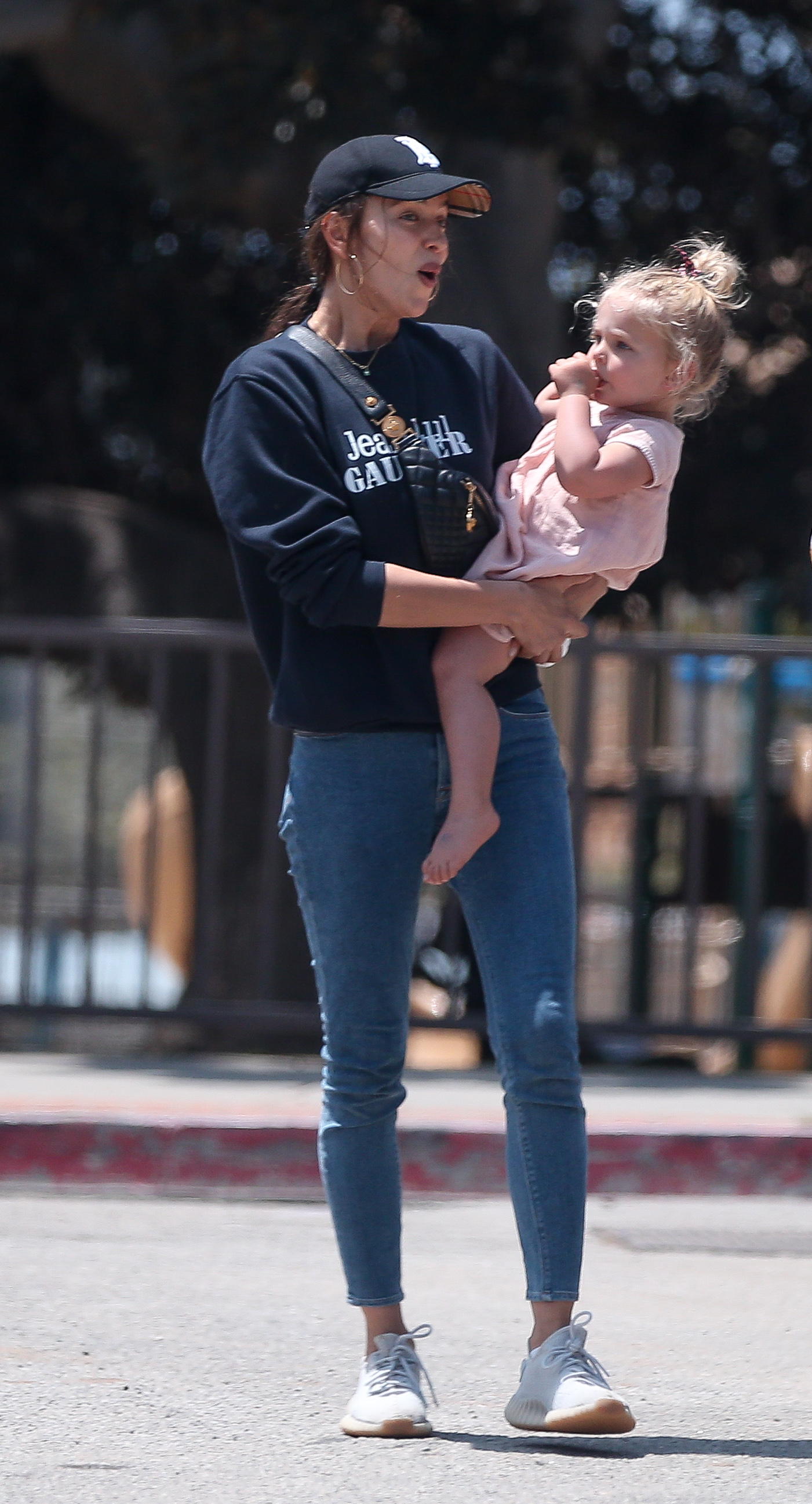 irina-shayk-daughter-lea-los-angeles