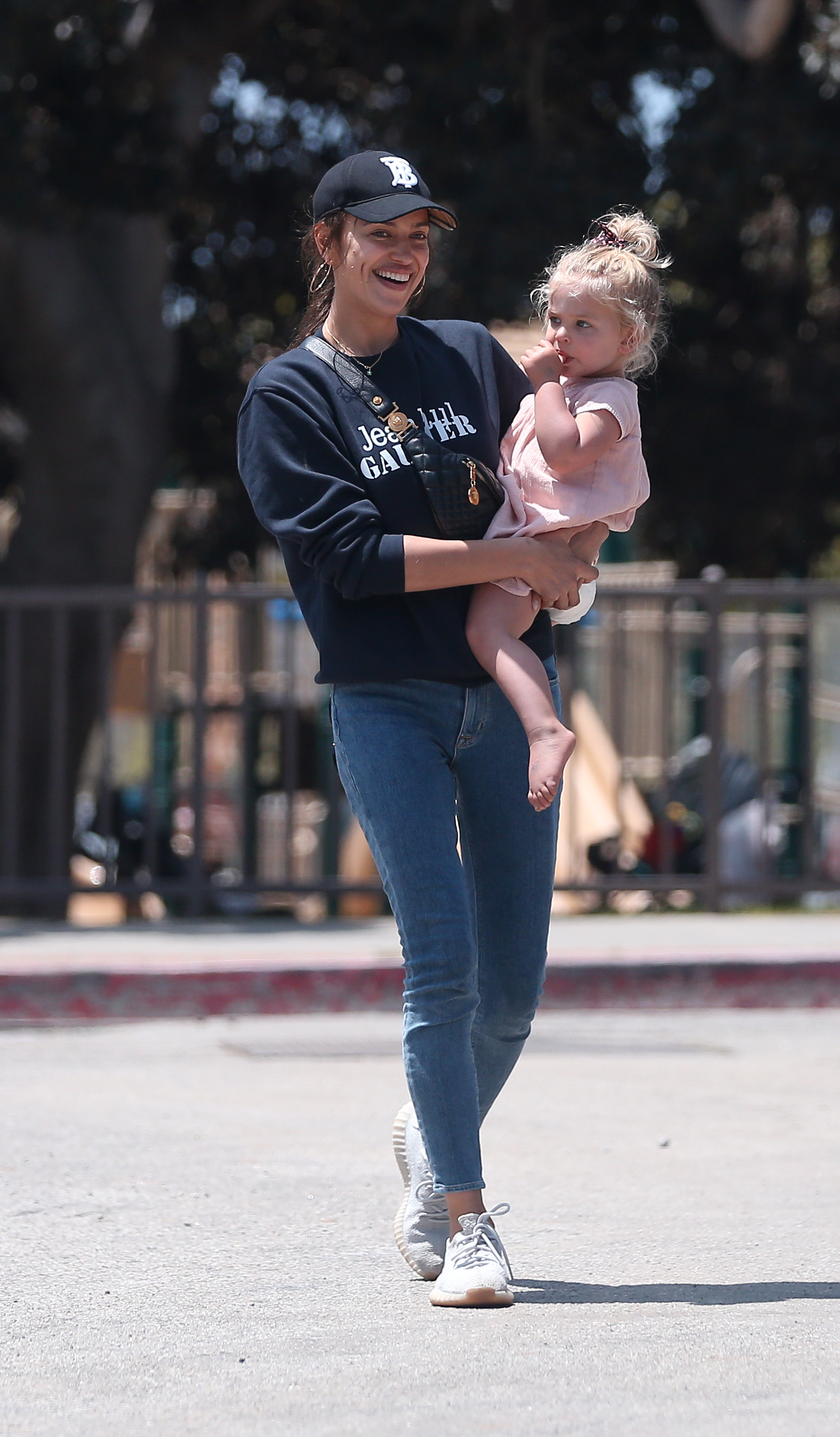 irina-shayk-daughter-lea-los-angeles