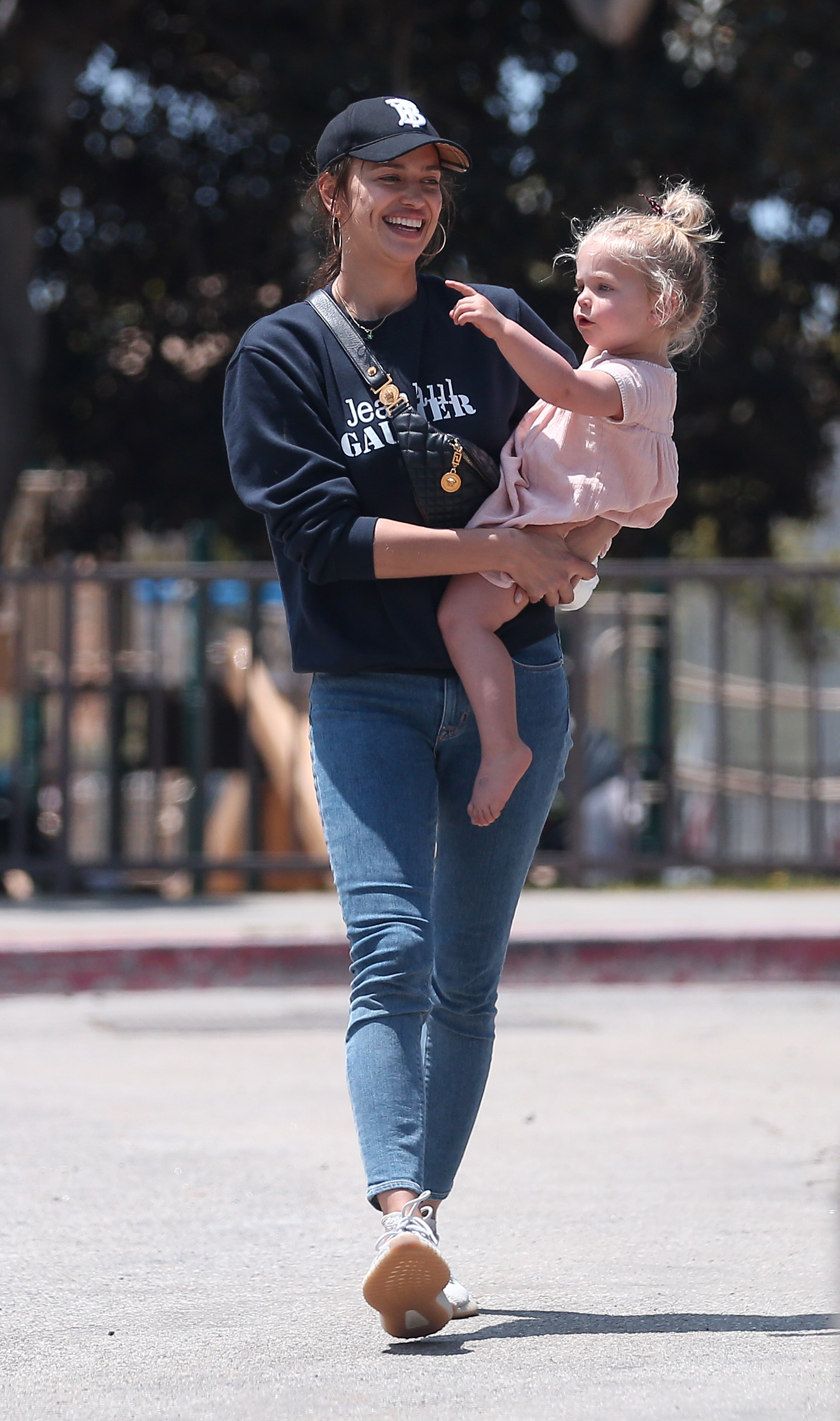 irina-shayk-daughter-lea-los-angeles