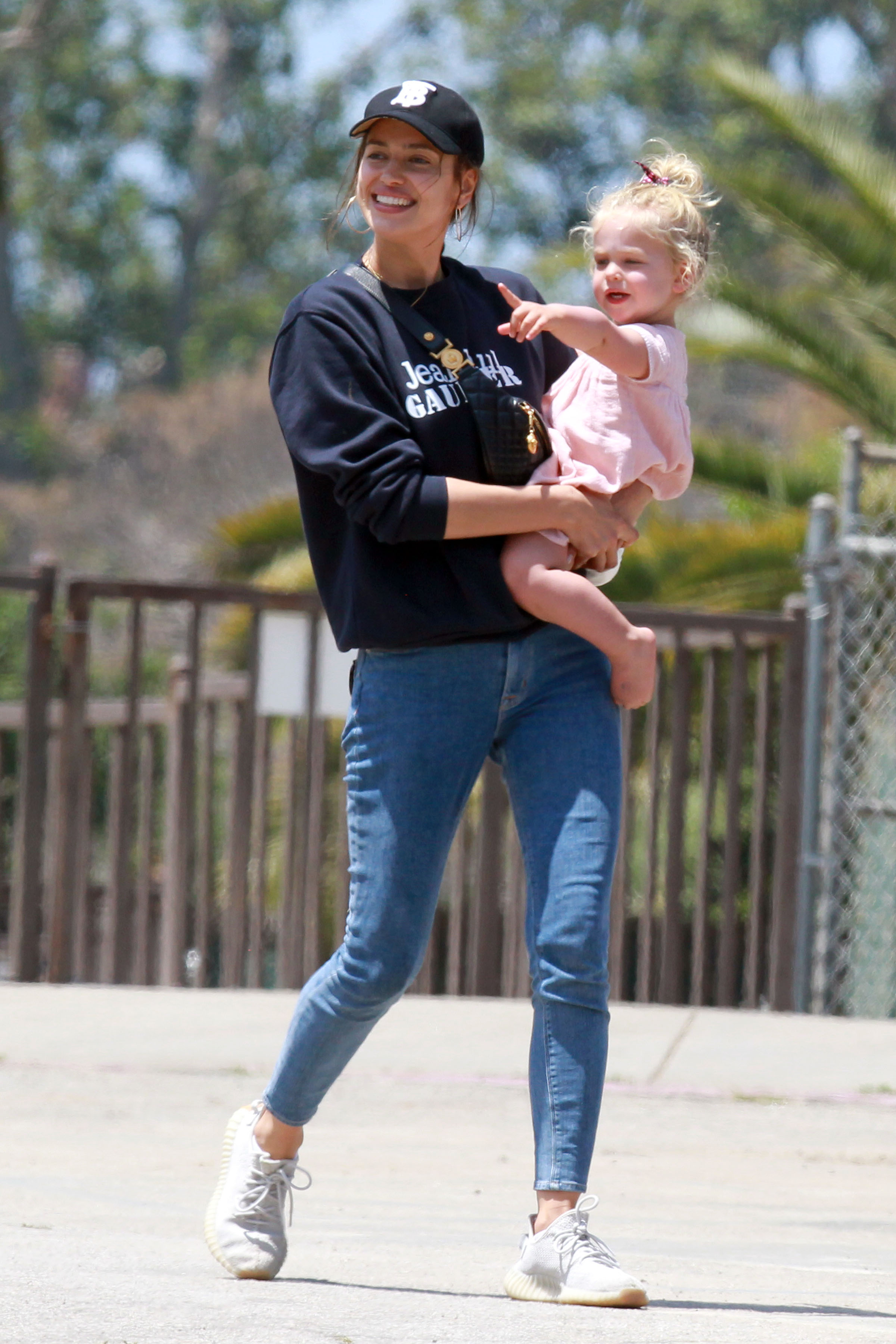 irina-shayk-daughter-lea-los-angeles