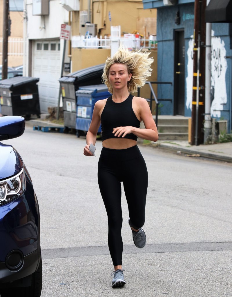 julianne-hough-gym-abs