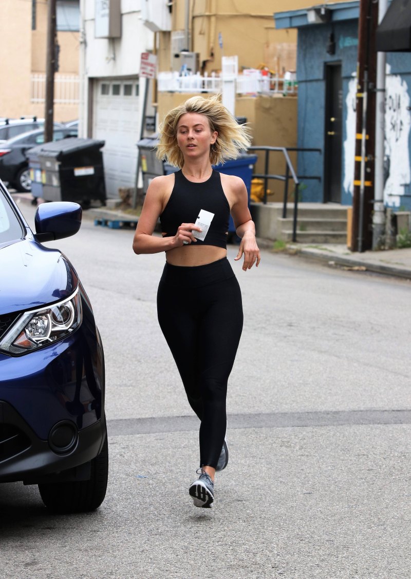 julianne-hough-gym-abs