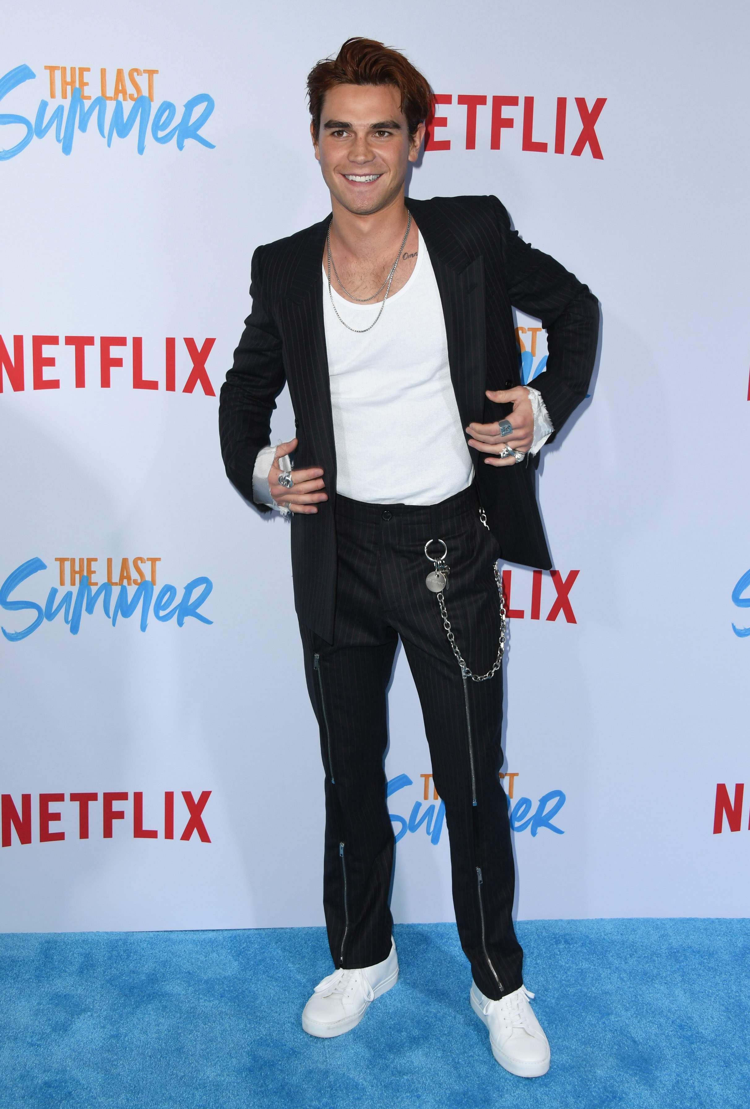 kj apa gemini celebrities