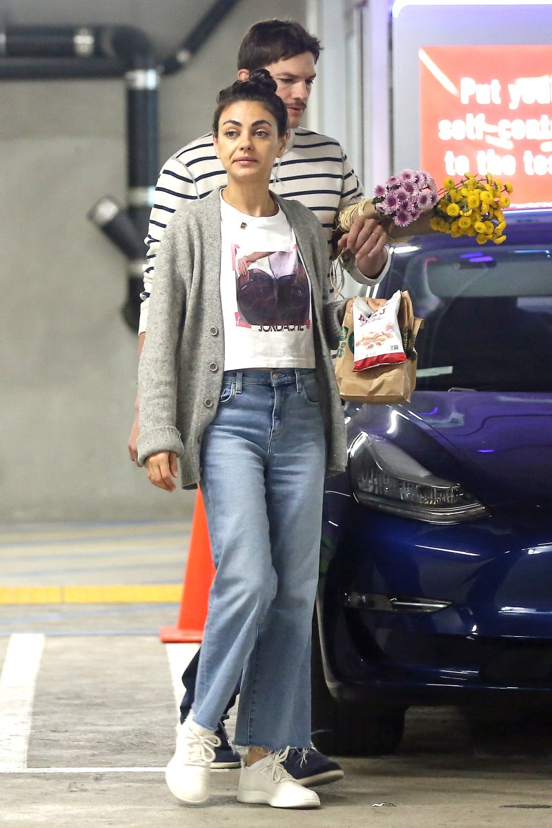 mila-kunis-ashton-kutcher-flowers