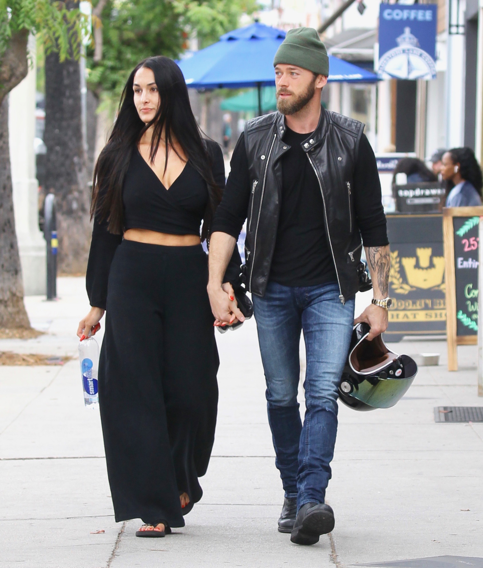 nikki-bella-artem-chigvintsev-kiss