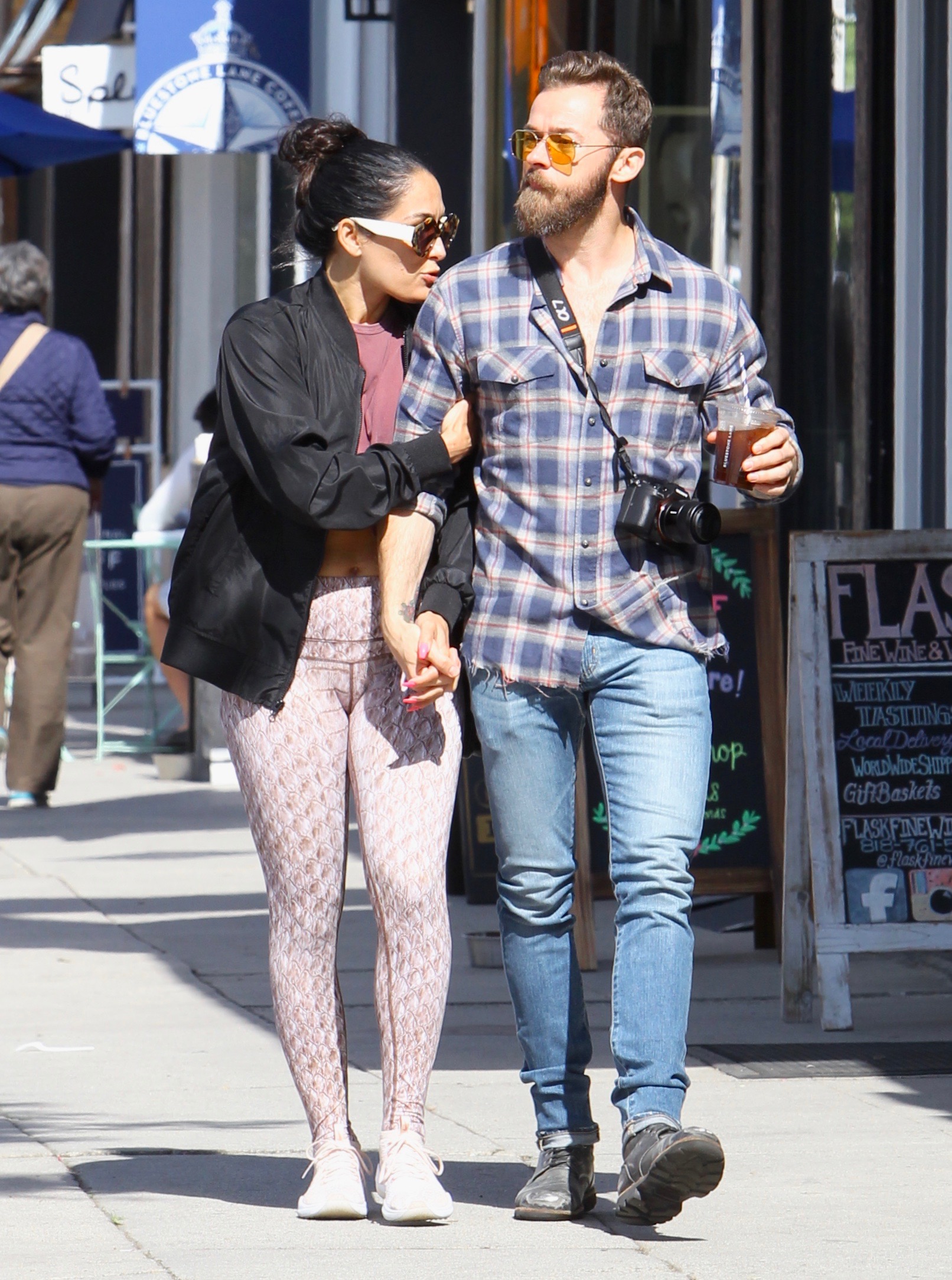 nikki-bella-artem-chigvintsev-pda